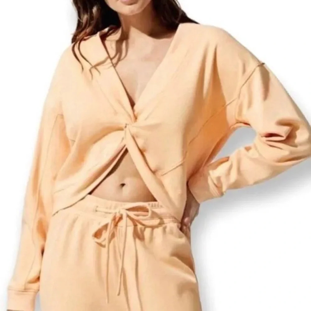 Carbon38 Twist Front Long Sleeve Crop Sweatshirt Size Small Peach Orange Comfort - Picture 6 of 7